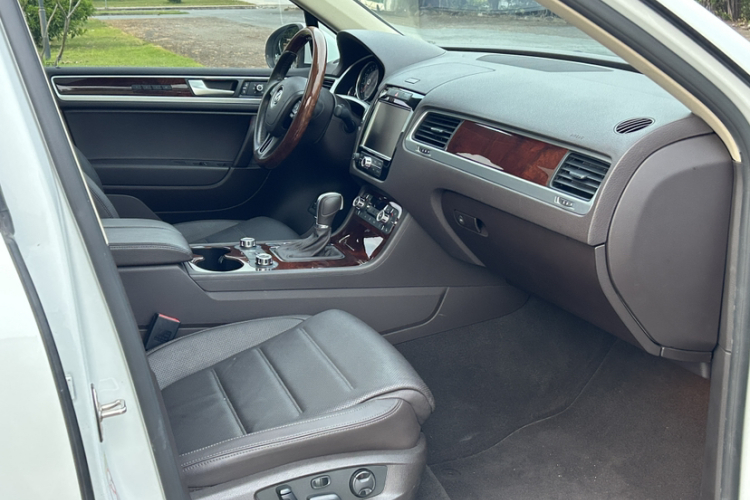 Volkswagen Touareg 2015 car image #15