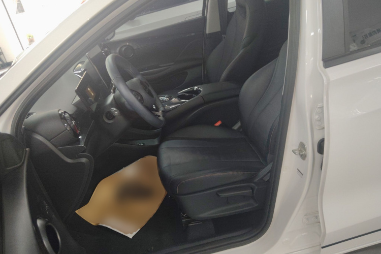 BYD e2 2024 image de voiture #15