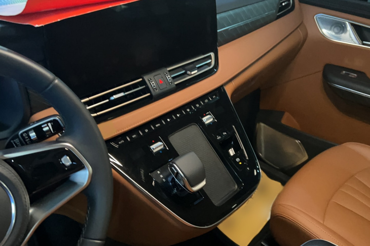 HongQi HQ9 PHEV 2024 car image #15