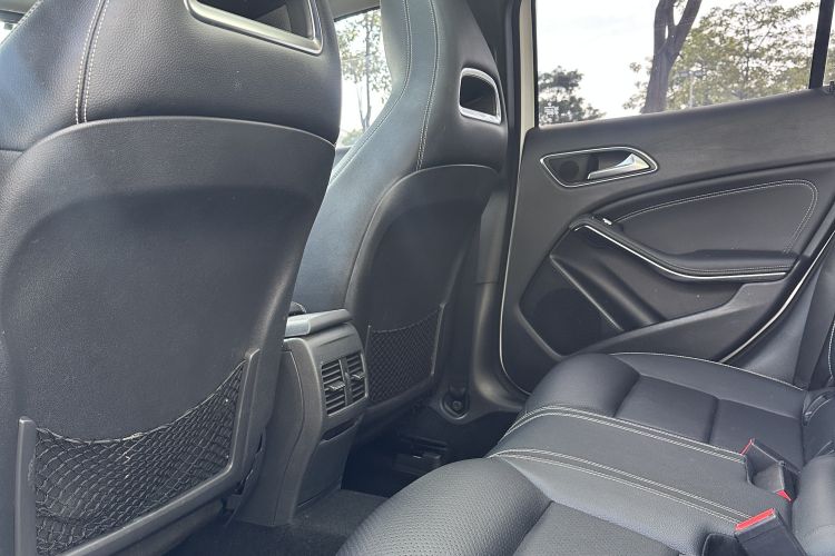 Mercedes-Benz GLA Class 2018 car image #15