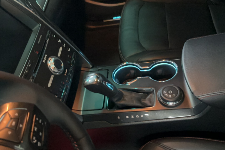 Ford Explorer (Imported) 2015 #15 Ford Explorer (Imported) 2015 car image #15