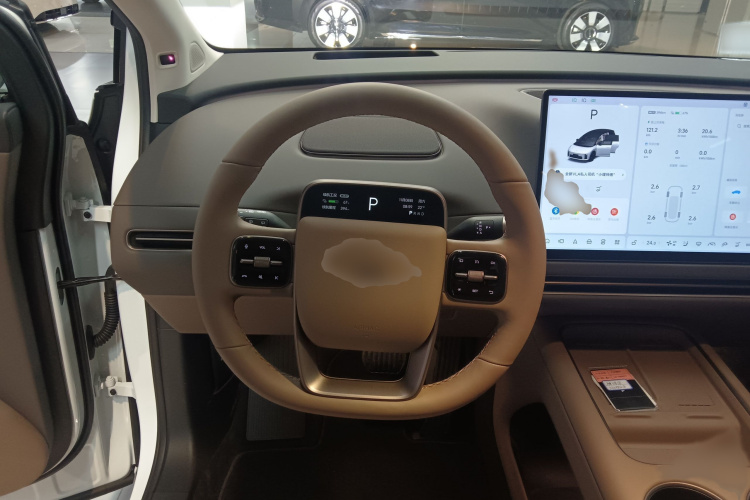 Li i8 2025 image de voiture #15