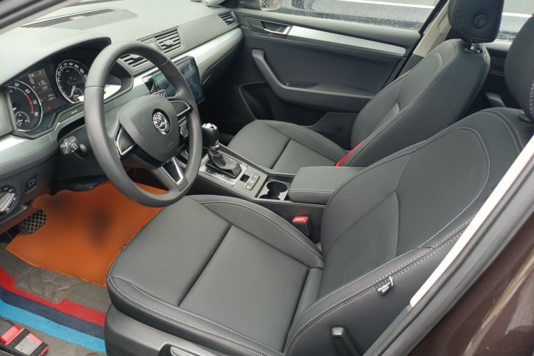 Skoda Superb 2018 car image #15
