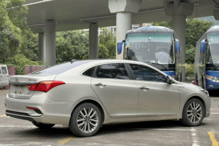 Hyundai Mistra 2018 #15 Hyundai Mistra 2018 car image #15