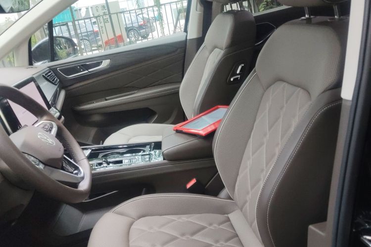 Volkswagen Viloran 2024 immagine di auto #15