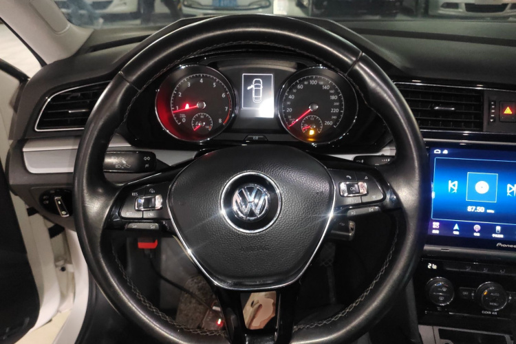 Volkswagen Lamando 2018 immagine di auto #15