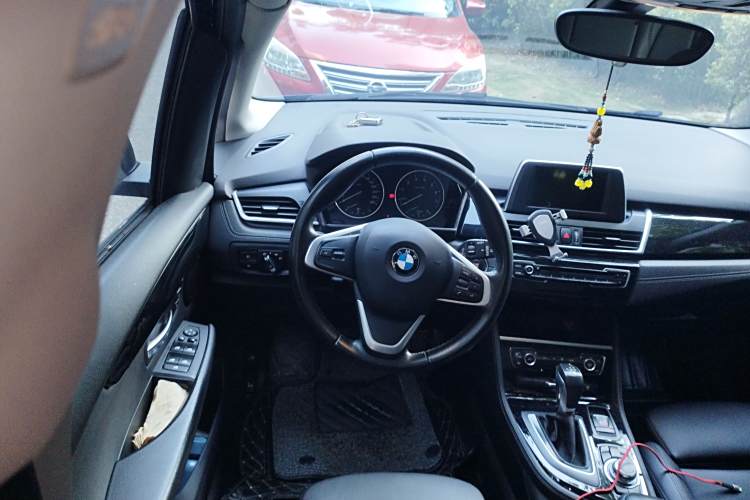 BMW 2 Series Tourer (Imported) 2016 immagine di auto #15