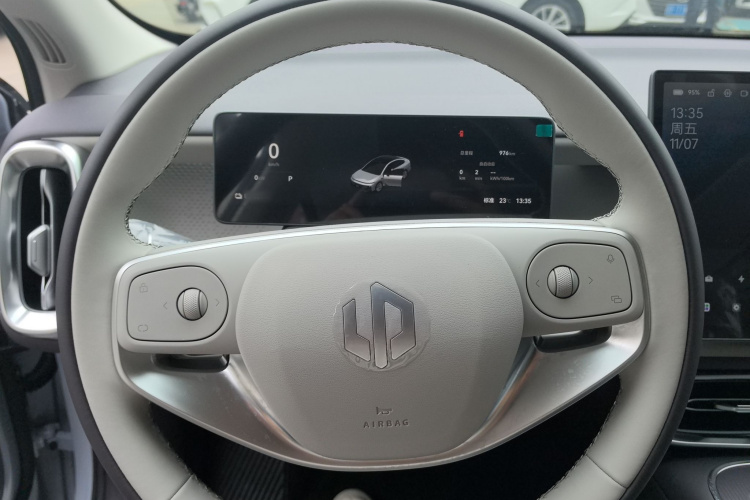 零跑汽车 零跑B01 2025 汽车图片 #15