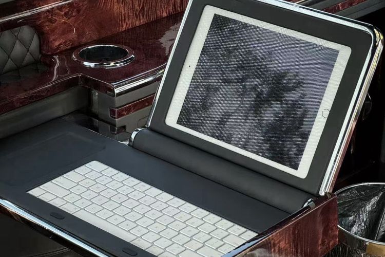 Volkswagen Caravelle 2017 car image #15