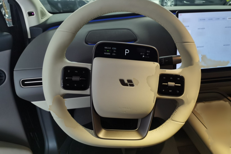 Li i8 2025 image de voiture #15