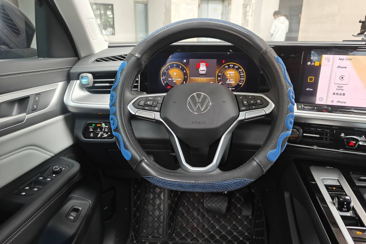 Volkswagen Tavendor 2023 car image #15