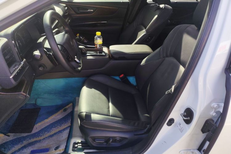 Toyota Crown 2024 immagine di auto #15