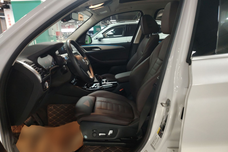 BMW iX3 2021 immagine di auto #15