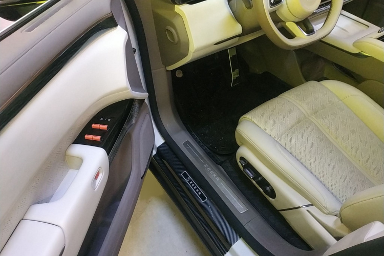 Zeekr 7X 2024 car image #15
