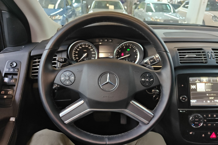 Mercedes-Benz R Class 2017 #15 Mercedes-Benz R Class 2017 car image #15