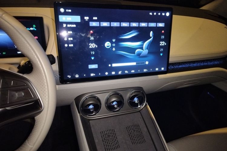 Denza N8 2023 #15 Denza N8 2023 car image #15