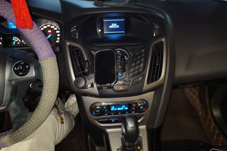 Ford Focus (Imported) 2015 #15 Ford Focus (Imported) 2015 car image #15