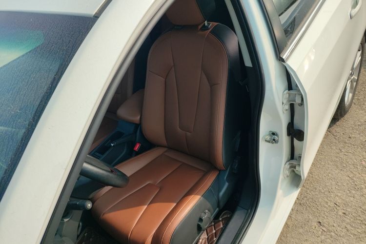 MG GT 2016 car image #15