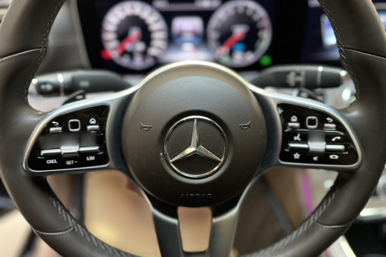 Mercedes-Benz E Class New Energy 2020 car image #15