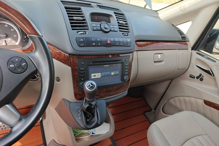 Mercedes-Benz Viano (Imported) 2015 car image #15