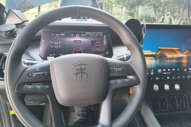 BYD SongL EV 2024 #15 BYD SongL EV 2024 car image #15