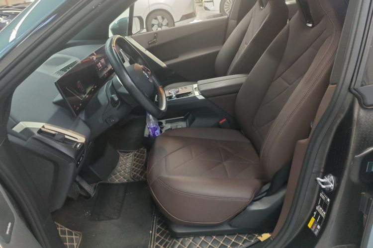 BMW iX 2023 immagine di auto #15