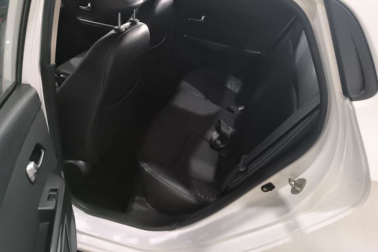 Kia K2 2016 car image #15