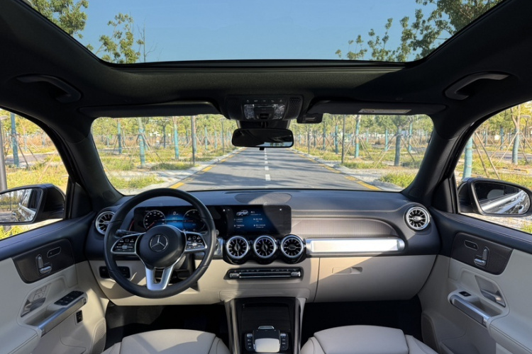 Mercedes-Benz EQB Class 2023 immagine di auto #15