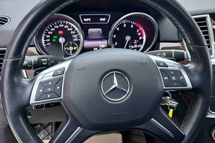 Mercedes-Benz M Class 2015 car image #15