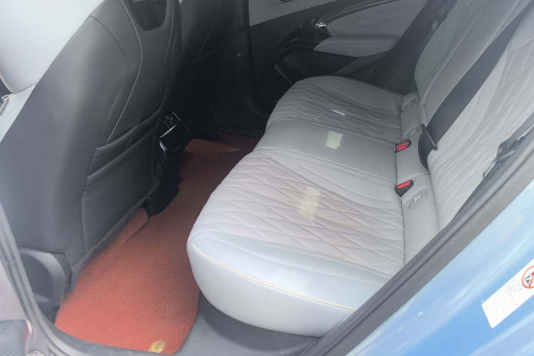 BYD Seal 2023 car image #15