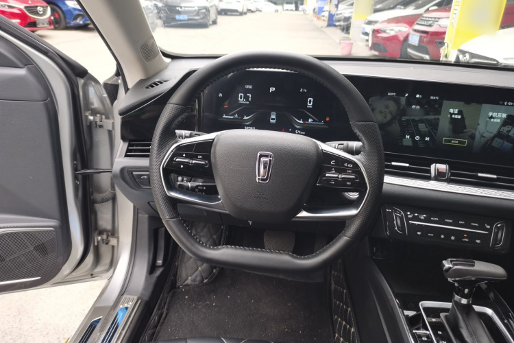 2020 car image #15