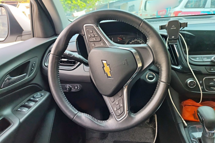 Chevrolet Equinox 2023 car image #15