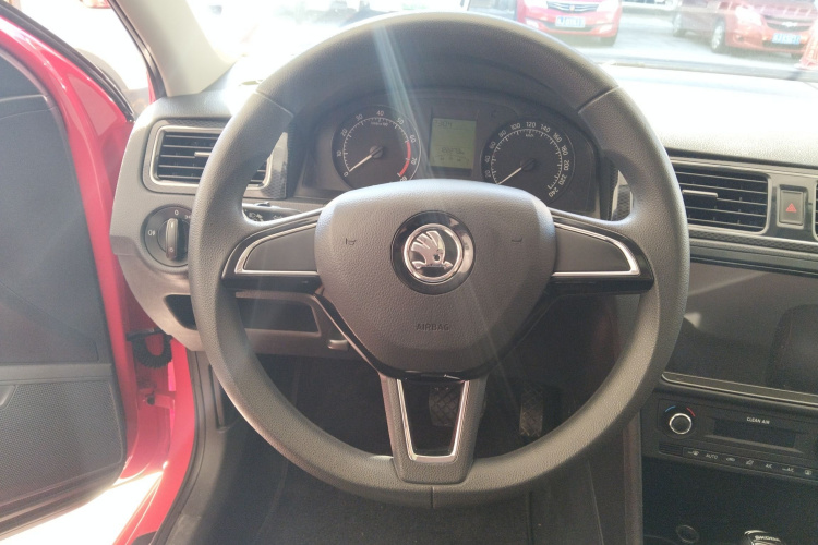 Skoda Rapid Spaceback 2016 immagine di auto #15