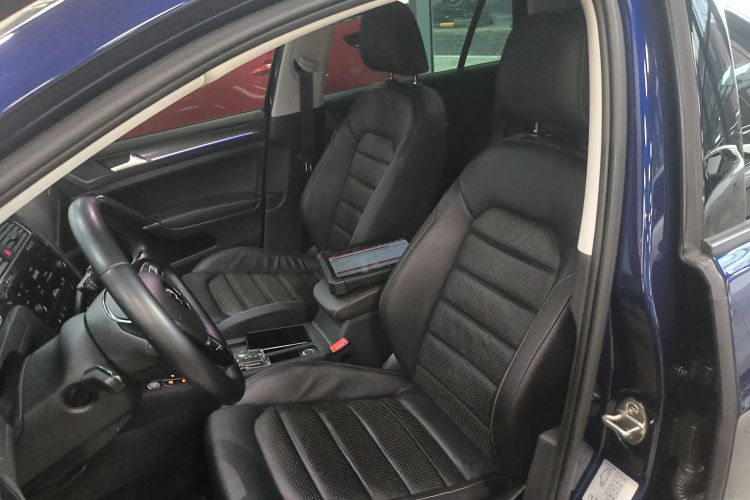 Volkswagen Golf New Energy (Imported) 2019 صورة سيارة #15