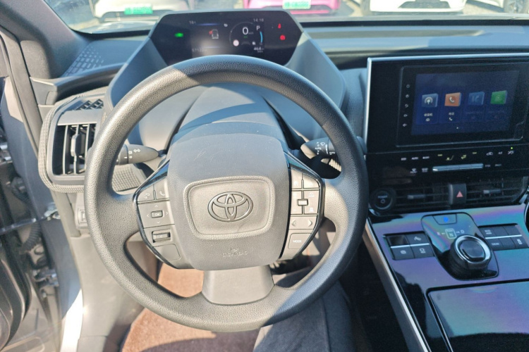 Toyota bZ4X 2024 immagine di auto #15