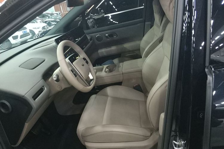 Li i6 2025 immagine di auto #15