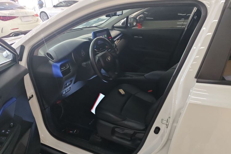 Toyota C-HR 2023 immagine di auto #15