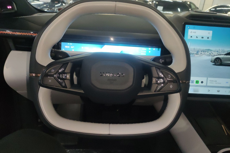 Lynk & Co 2024 #15 Lynk & Co 2024 car image #15