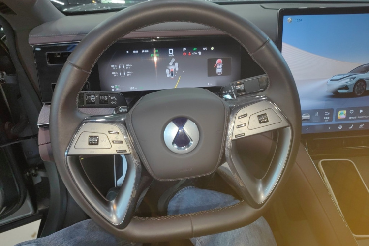 Denza Z9GT 2024 #15 Denza Z9GT 2024 car image #15