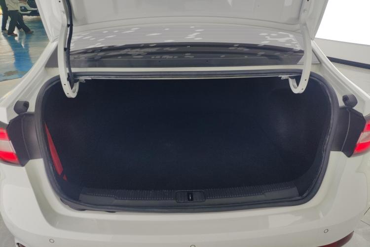 Roewe i5 2021 car image #15