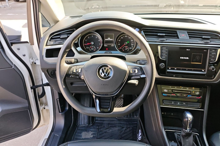 Volkswagen Touran 2021 immagine di auto #15