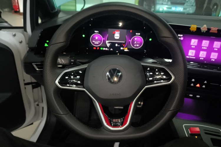 Volkswagen GolfGTI 2024 immagine di auto #15