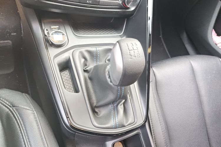Peugeot 308 2018 car image #15