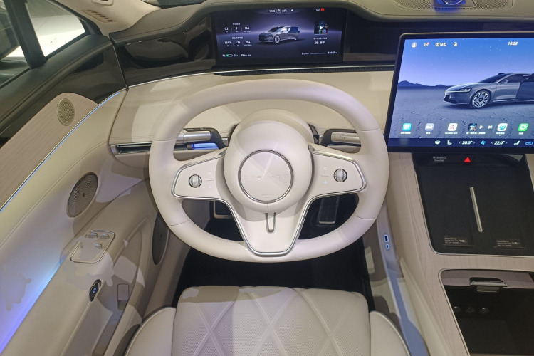HongQi 2024 car image #15