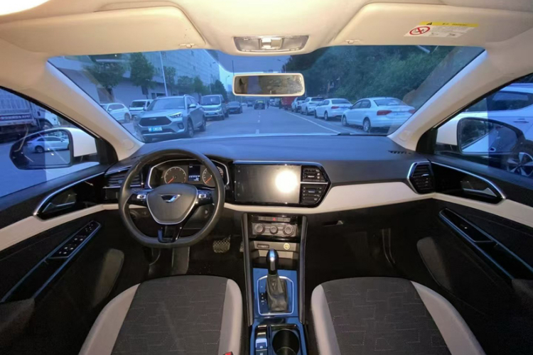 VS5 2023 car image #15