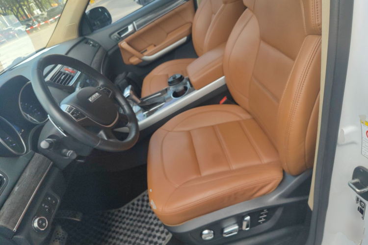 Haval H8 2017 car image #15