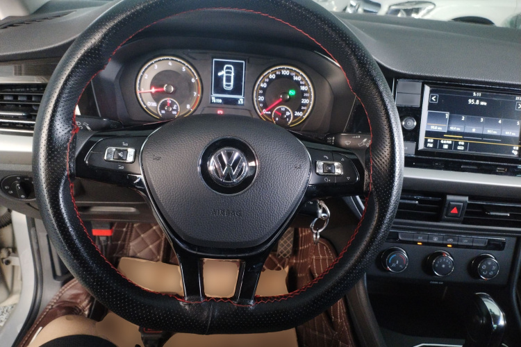 Volkswagen Lavida 2019 car image #15