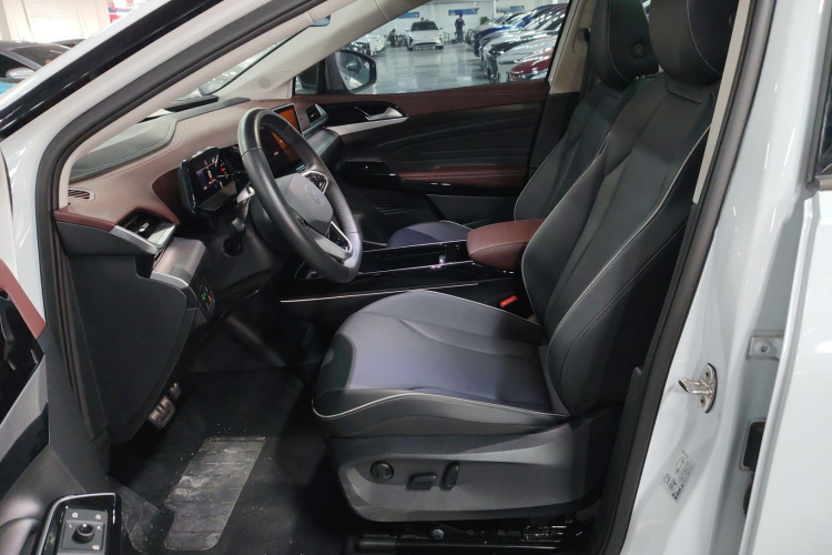 Volkswagen ID.6 X 2022 immagine di auto #15