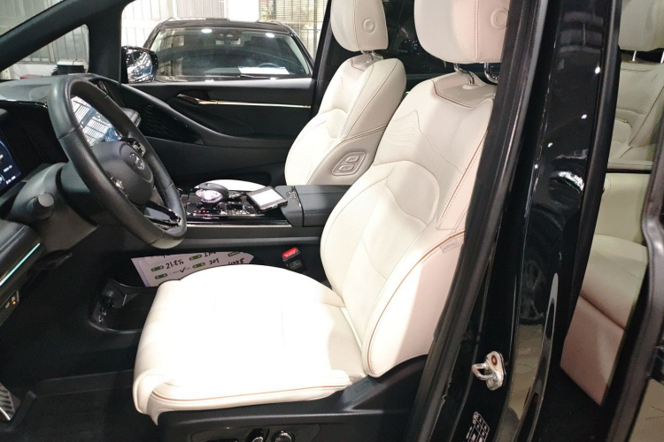 GAC Trumpchi M8 2023 car image #15