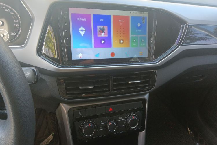 Volkswagen T-Cross 2019 #15 Volkswagen T-Cross 2019 car image #15